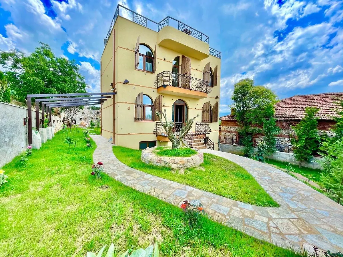 Villa Konda Tushemisht Pogradec מלון